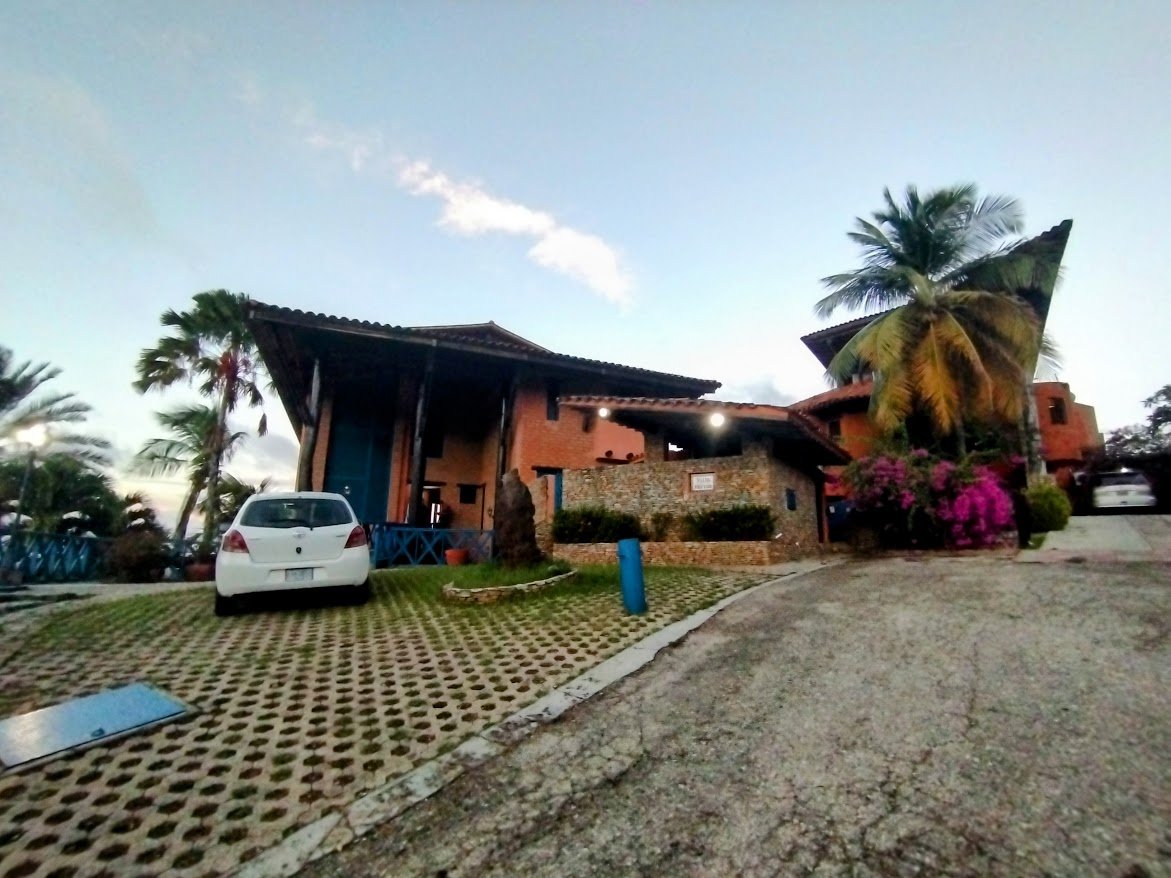 Venta de casa en la urb casa de campo country club Isla de Margarita