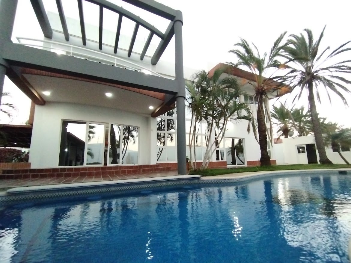Venta de Casas en Margarita: Hermosa Villa a Estrenar en Paraíso 2 en Pampatar